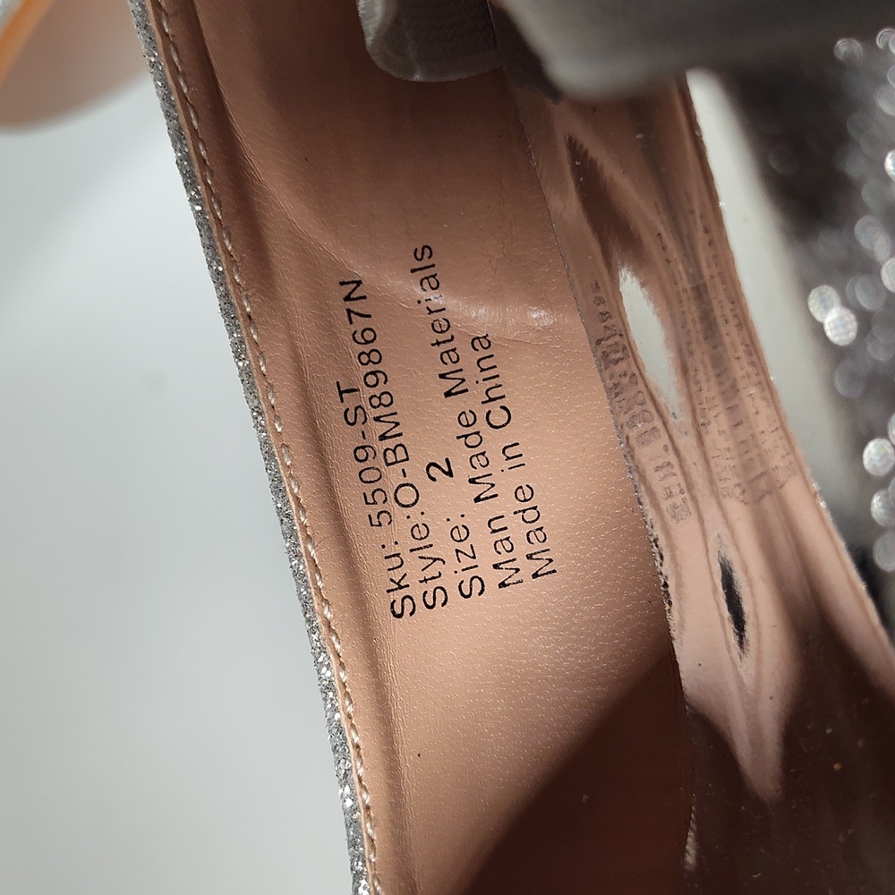 Badgley Mischka Girls Glitter Block Heel Dress Shoes 2 - Picture 10 of 13